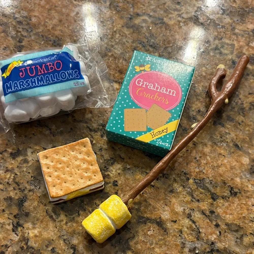 American Girl Wellie Wisher S'mores Set with Marshmallows and Graham Crackers - Picture 1 of 1